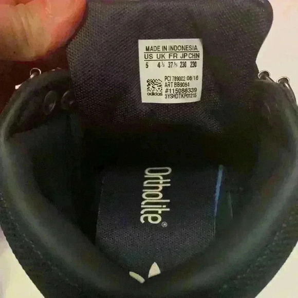 Adidas Blue high top sneakers shell toe sz 5 Boys - Picture 7 of 13